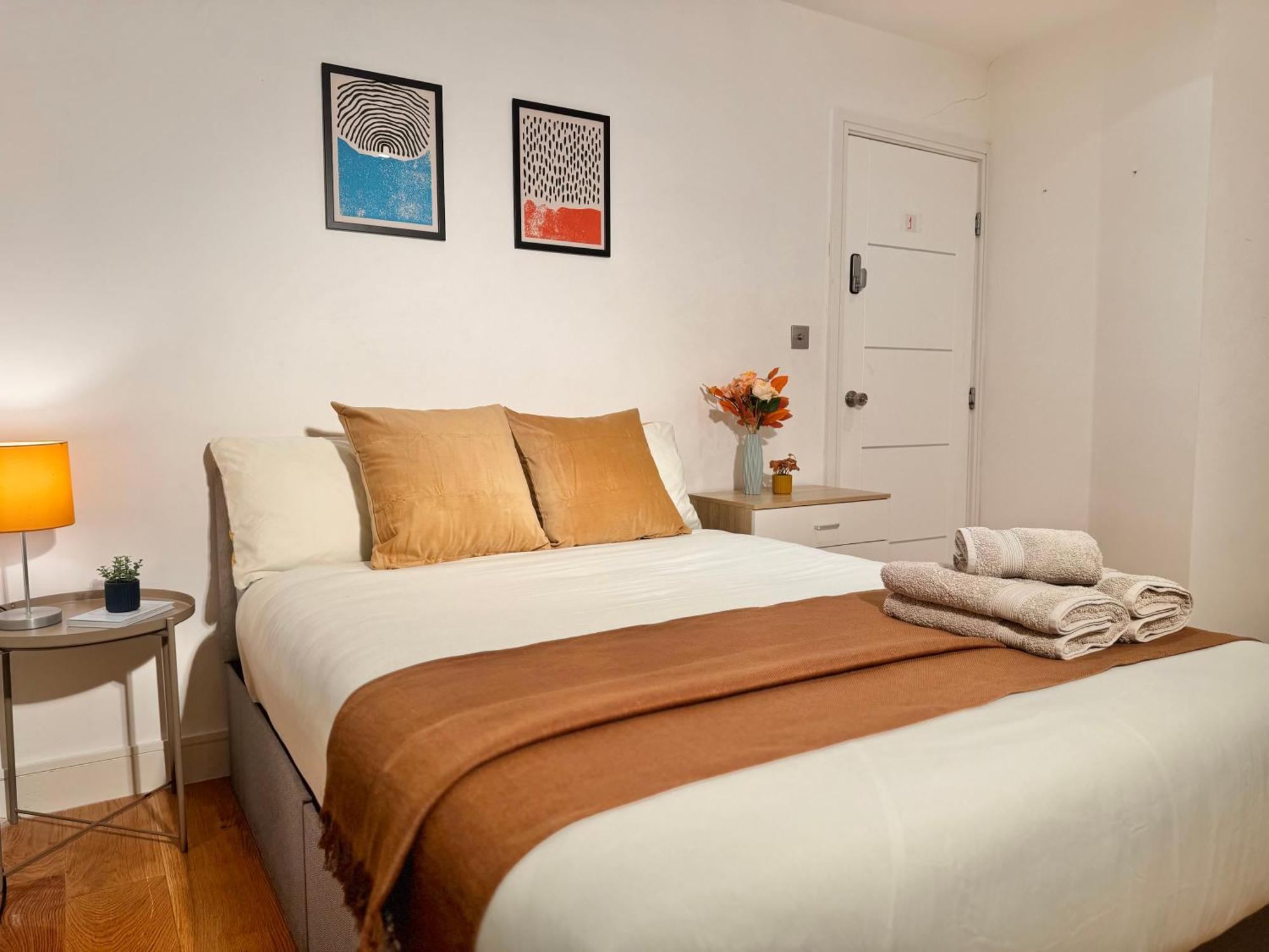 En-Suites With Free Parking 30Min To Central 伦敦 外观 照片